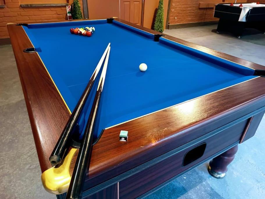 The West Wing At Eriviat Hall Hot Tub Henllan  Ngoại thất bức ảnh