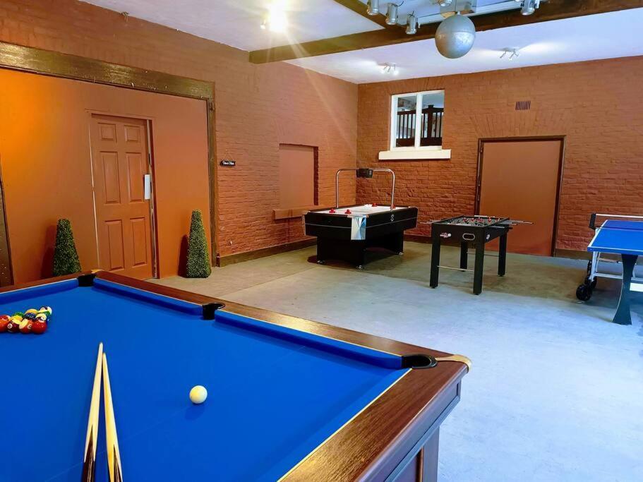 The West Wing At Eriviat Hall Hot Tub Henllan  Ngoại thất bức ảnh